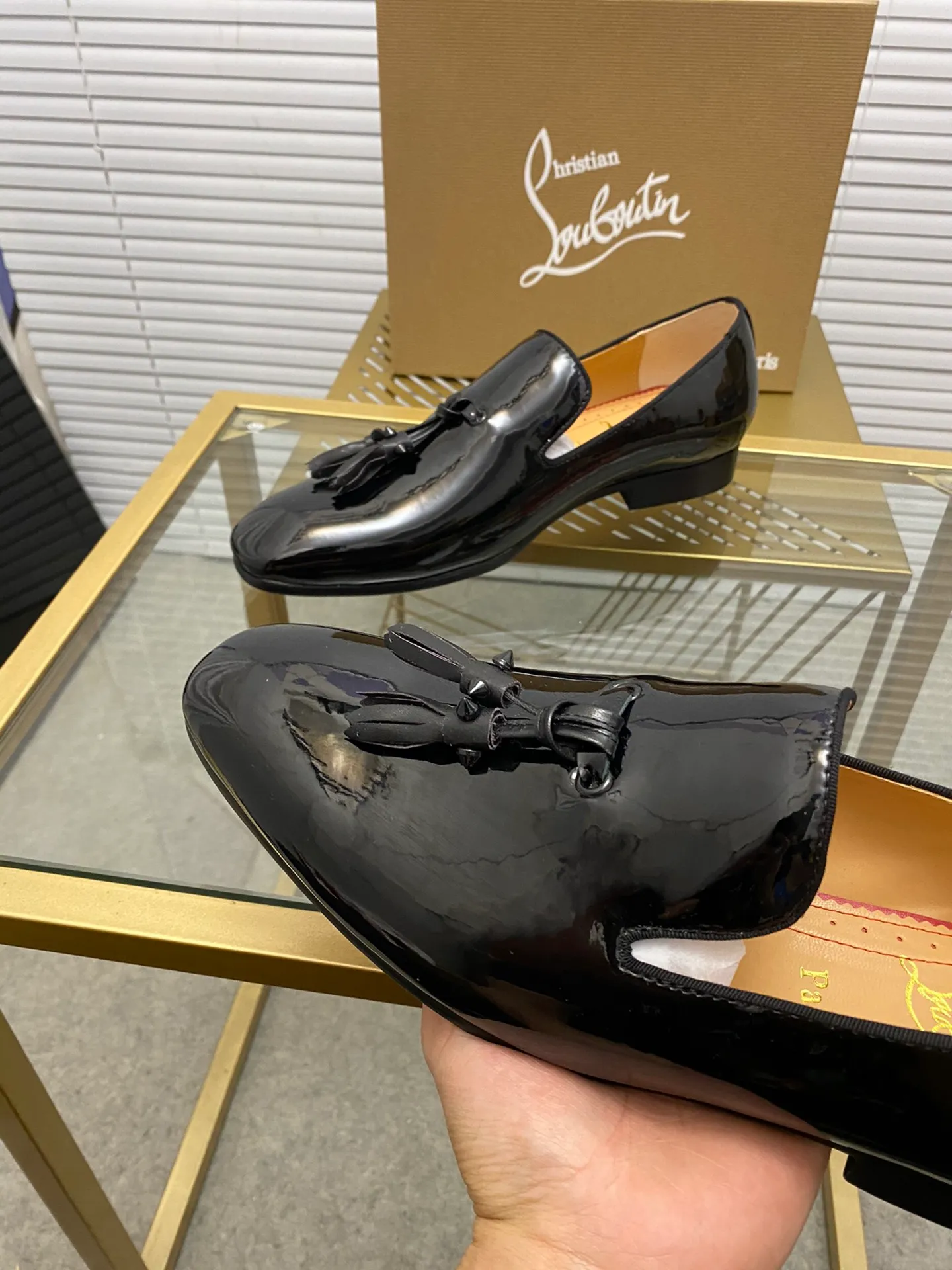 Made to order. Ex-factory price 500. christian louboutin (CL red sole shoes) counter series, casual sneakers for couples 📢 📢 📢 Exclusive hot style release 🎈🎈💪 Movable latex feet 👻 Finished outsole line [Proud] 😝Female 35-40# Male 38#-46, global supply😝 [Top version]: Original imported genuine leather upper, top original leather lining, original molded TPU outsole, original 1:1 detail processing, original shoe last,
